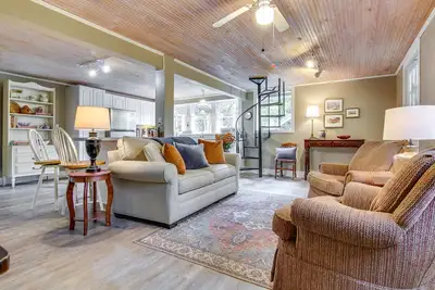 Image de Black Mountain Cabin Apartment ~ 2 Mi to Downtown!