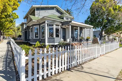 Image de Downtown Slo Eclectic Victorian-Sleeps 12