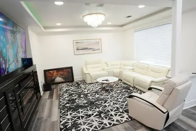 Image de Downtown Houston! Family-sized home with Rooftop & Patio