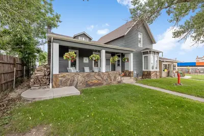 Image de Step Back in Time: Downtown Custer, Sd Victorian Historic Brothel