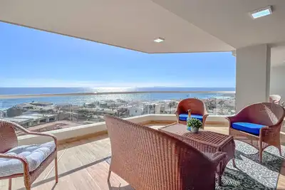 SunsetParadise-Jolla Excellence-Indoorpool&Beach
