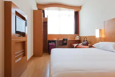 Image de Standard Room Near Adnoc Service Station