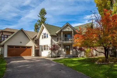 Image de Perfect for Longer Stays - 30-Day Min, Pets Allowed, Walking Distance to Downtown + Private Yard!