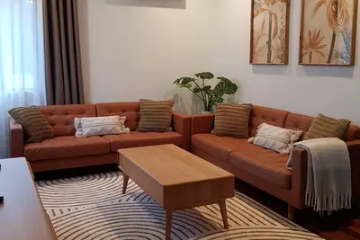 Image de 1954 Cottage - Mid Century Modern Vibe.