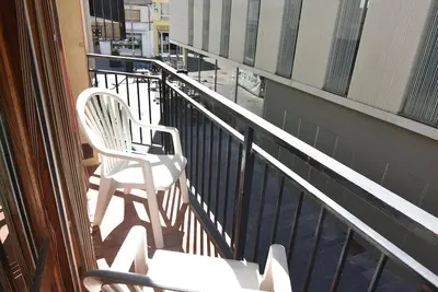 Image de Charmante maison de ville à Roses, Costa Brava, à 100 mètres de la plage. 4 chambres, cuisine moderne, balcon, Wi-Fi gratuit.