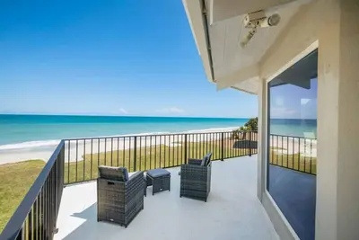 Image de Serene Direct Beachfront Haven