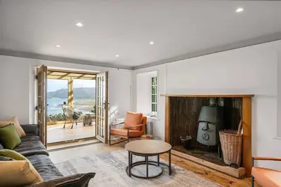 Secluded Cottage w\/ Expansive Sea Views & Garden