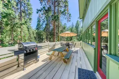 Image de Smoke Tree Getaway in Shaver Lake - Pet friendly!