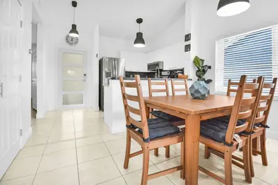 Image de 320c Modern Apt - Next to Evert Tennis Academy