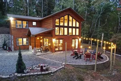 Image de Enchanted Deer - Private, hot tub, fire pit