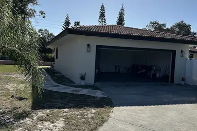 Image de Summerhouse4. 5milesfrom Clearwater Beach pier 60 2. 2miles from old coachman park