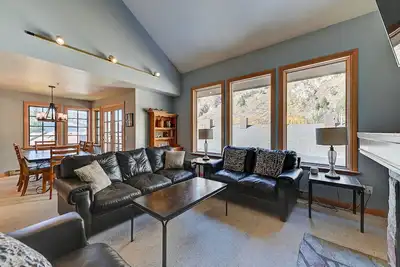 Image de The Baldy Traverse Retreat ski-in\/out to Snowbird complimentary shuttle to Alta