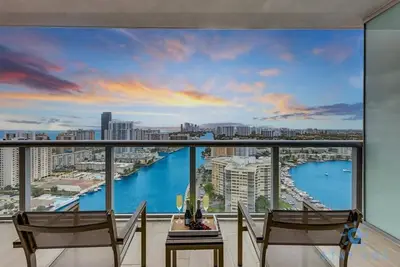 Image de Infinite View| Balcony | Amazing Pool + Gym