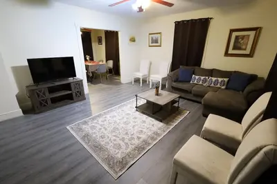 Image de Large Updated 3 bedroom Townhome w/ mountain view nearby Kanawha river
