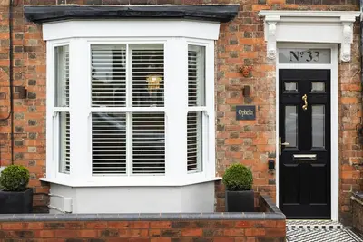 Image de Stratford - beautiful luxe townhouse stay, 5 mins stroll to town, free parking