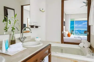 Image de Grand Mayan / 2 Bds + 2 Ba / Kid friendly / Beach + pools / 6 adults + 2 kids