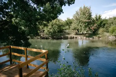 Image de Charmant ecolodge avec accès privatif a la rivière