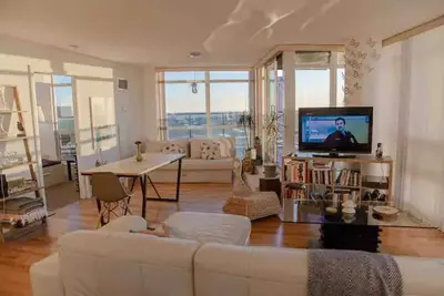 Image de 2Bd 2Bh Spacious Lake View Condo Free Parking