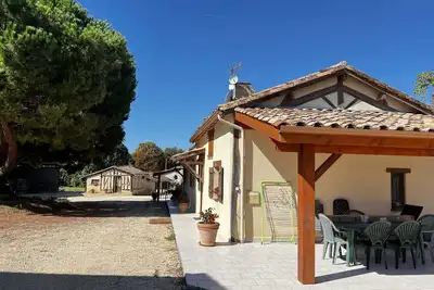 Sympathique gite situé sur une ancienne exploitation agricolebelle terrasse,