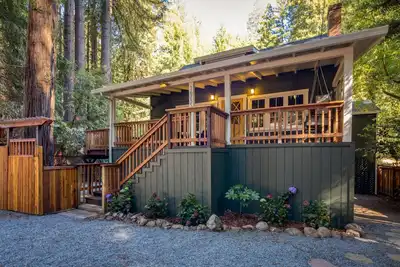 Image de Russian River Cottage Amongst The Redwoods & Wineries - Hottub - Walk to Beach