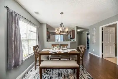 Image de This house is a 2 bedroom(s), 2 bathrooms, located in Charleston, Sc.