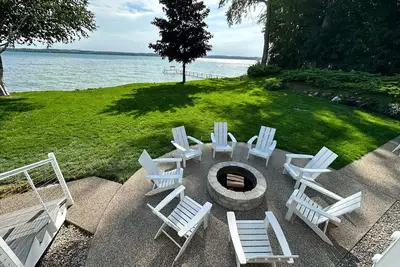 Image de Waterfront Lakehouse - Completely Remodeled - Watersports + Hot Tub