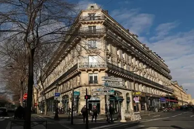 Image de A Parisian Pied-Ă€-Terre Just Off The Romantic Canal Saint Martin