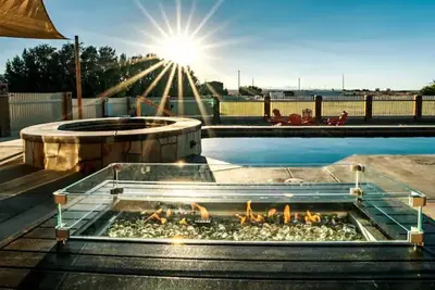 Image de Luxurious Desert Oasis 🏜 \n Jacuzzi And Gameroom