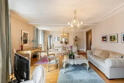 Image de GuestReady - Séjour vintage dans le 8e arr.