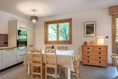 Image de À 150m des pistes de ski, 1er étage, terrasse, balcon, cheminée ou poêle à bois, télévision