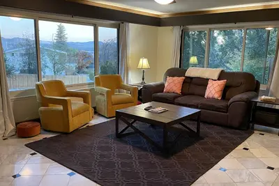 Image de Stunning 2 bedroom/2 Bath with views of Downtown Reno in Old Southwest!