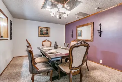 Image de Pet Friendly Family-sized home with Private Pool & Game Room! ! !