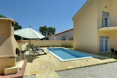Image de Maison de vacances Ližnjan pour 1 - 6 personnes avec 3 chambres à coucher - Maison de vacances