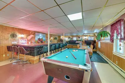 Image de Lanesville Home w/ Pool Table, Bar & Deck!