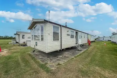 Image de Great caravan on a family holiday park in Essex, ref 37055g