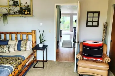 Image de Golden Gardens a Travelers Cozy Getaway Near it All