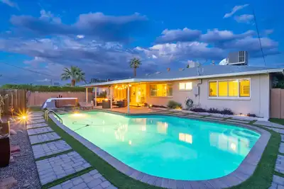 Image de 2 miles to Old Town Scottsdale! Hot Tub & Pool