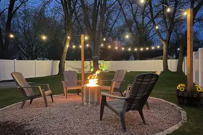 Image de Walk to Lambeau + Private Backyard + Mini Golf!
