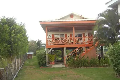 Image de Surf and Sand Beach Bungalow #13