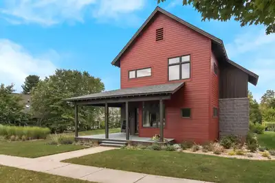 Image de Borealis Haus Modern Downtown 3br | Grill | Patio
