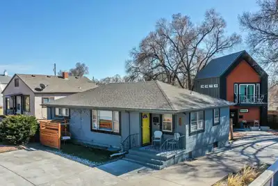 Image de Pikes Peak Getaway: 2 Homes w/3 Kitchens, 3 Living Rooms, 2 connect Fenced Yards