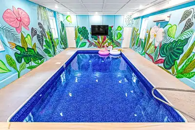 Image de Large 8br Paradise: All Ensuites, Pool, Themes, Spa, Golf, Games & Ev Charging
