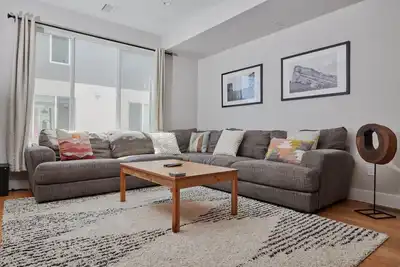 Image de New Modern 3-Bedroom in Sloan's Lake. 5 minutes to downtown!