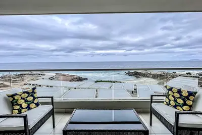 BeachCove-JollaExcellence-IndoorPool&BeachAccess