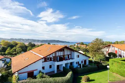 Image de Appartement en duplex avec piscine partagée et vue sur mer