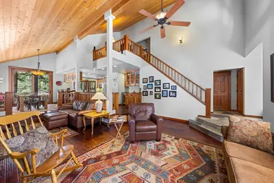 Image de Babbling Brook at Tahoe Donner - Luxury Lease, Wood Fireplace, Gym and Pool Access