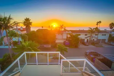 Image de Ocean View Sky Deck + Hot Tub + 4 Outdoor Spaces
