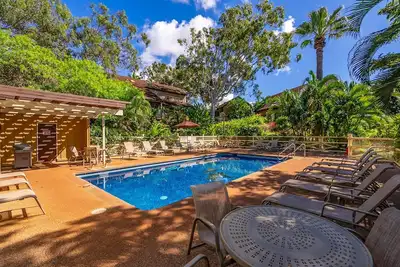 Image de Colorful condo by the beach with a washer/dryer, lanai, & on-site pool