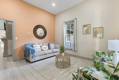 Welcome to Casa Azul 1932 Eclectic Boho Sanctuary  in Downtown Riverside! \n