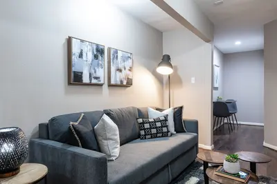 Image de The Palm Flats 05! Zoo! Museums! Medical Center!